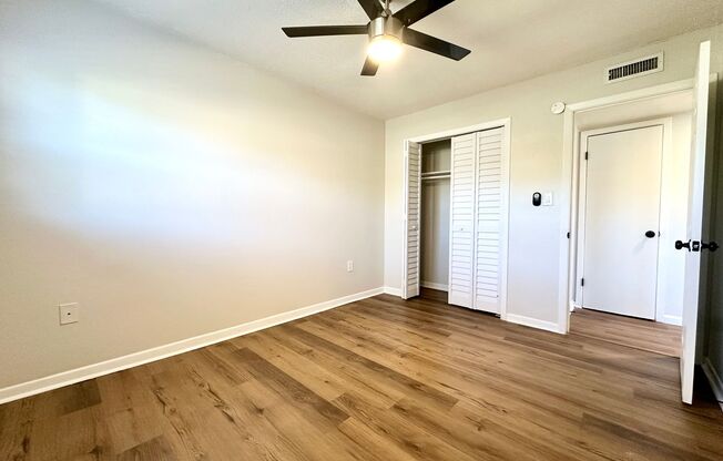 2 beds, 1 bath, 920 sqft, $1,899, Unit 24