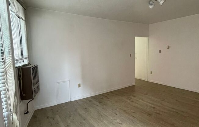 1 bed, 1 bath, 550 sqft, $1,095, Unit Unit 9