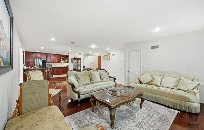 5 beds, 3.5 baths, 2,914 sqft, $5,500