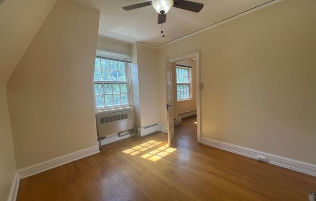 1 bed, 1 bath, 584 sqft, $1,250, Unit C-35