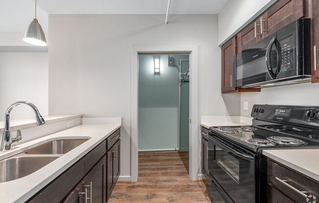 1 bed, 1 bath, 569 sqft, $1,150, Unit Unit 208