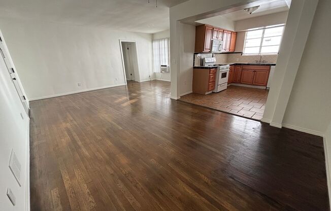 Classic & Charming Mariposa Apartments!