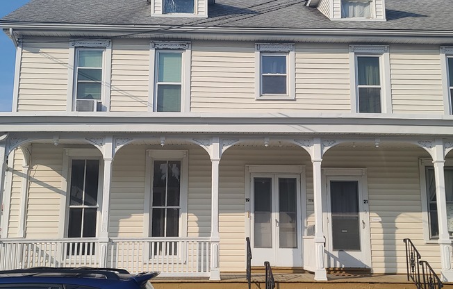 19 E North St