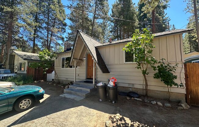 Beautifully renovated 2 Bedroom Home in Tahoe-Sierra