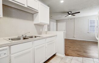 Studio, 1 bath, 400 sqft, $995, Unit 12