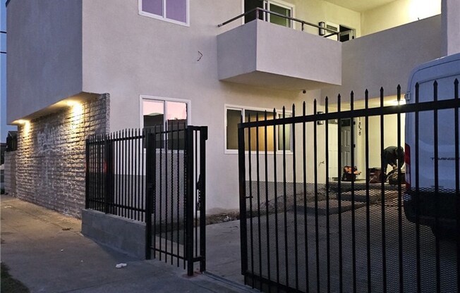 1858 W 48 ST