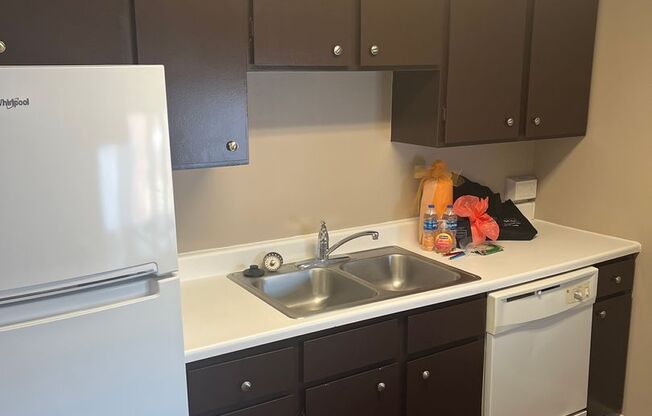 2 beds, 1 bath, 948 sqft, $1,179, Unit 059