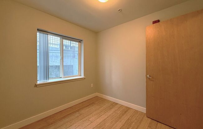 2 beds, 1 bath, 420 sqft, $1,250, Unit 101