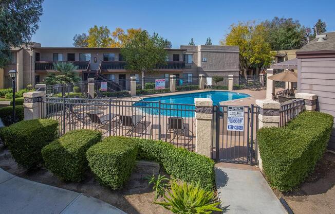 BEAUTIFUL POOL AREA