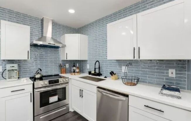 Gorgeous 3 bed/2 bath in 30310!