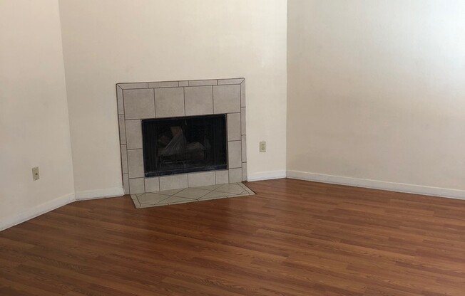 UT PRELEASE: West Campus Gated Condo, 2/2, Walk in closet, Covered parking, Pool
