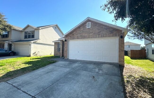 Nice Open  1 story 3 bedroom 2 bath in west San Antonio in Silver Oaks (Near Culebra & Alamo Parkway))