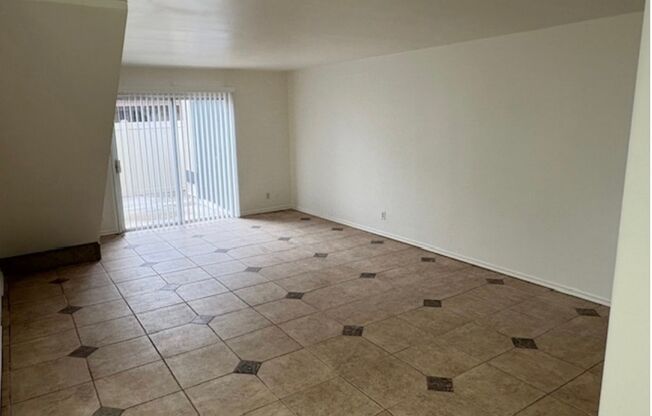 Extra large 3bd/2ba 2 story townhome with patio/backyard - $1,000 Off First Month's Rent!