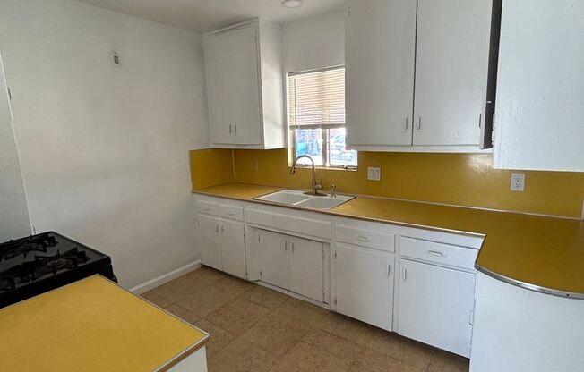 2 beds, 1 bath, 800 sqft, $1,550, Unit 381