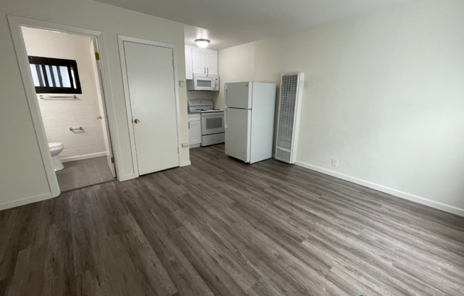 Remodeled Studio Apartment (Second Floor)