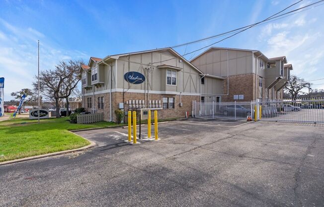 Studio, 1 bath, 400 sqft, $1,000, Unit 115