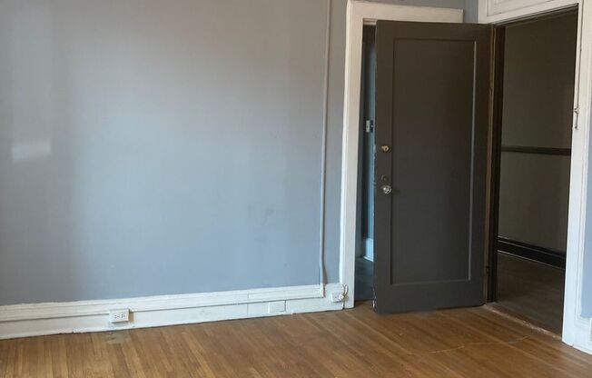 1 bed, 1 bath, 1,000 sqft, $1,095, Unit 5