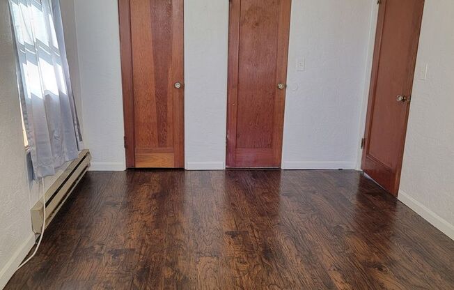 Charming upstairs 1 bedroom apartment