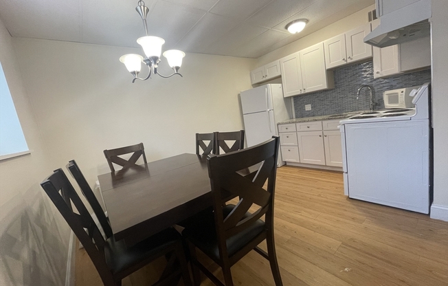 549 E 4 ST