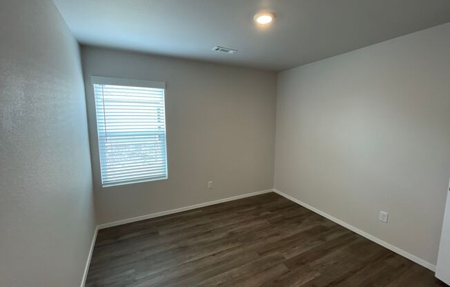 3 beds, 2 baths, $1,395