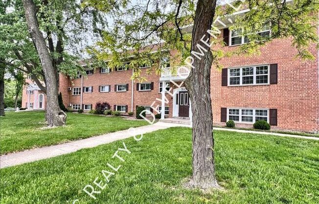 525 N HIGHVIEW AVE