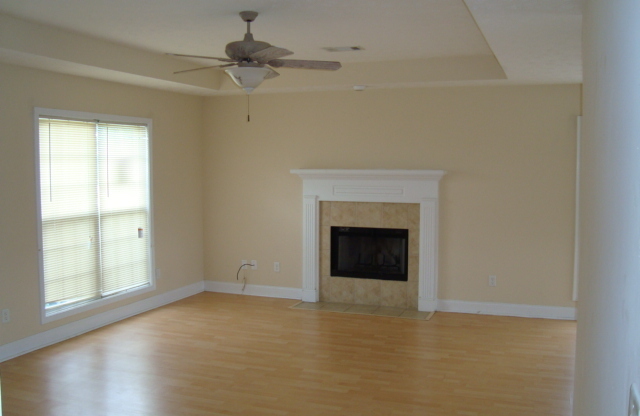 3 beds, 2 baths, $1,750