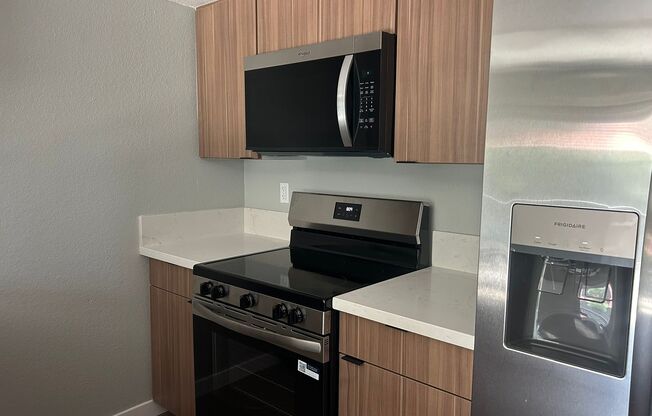2 beds, 2 baths, 986 sqft, $2,750, Unit 712