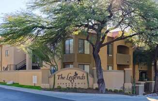 Apartments near La Encantada Tucson