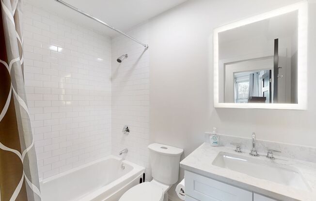 6 beds, 4 baths, $1,700, Unit 659 South Street Apt 1 - C