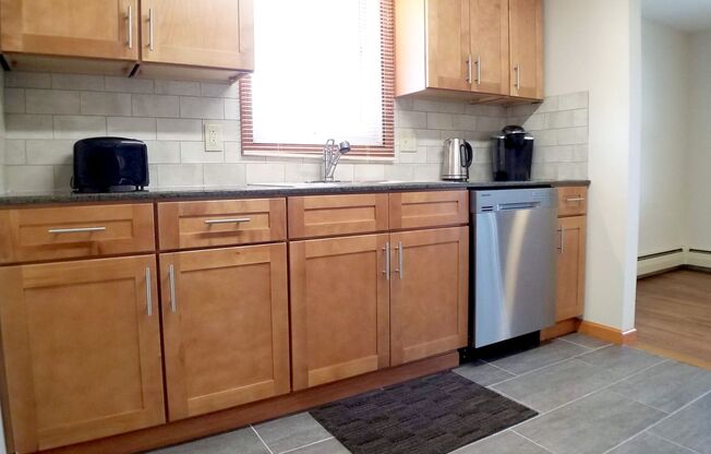 2 beds, 1 bath, 820 sqft, $1,350, Unit 60A-5