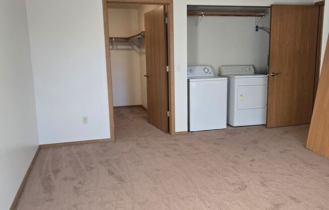 2 beds, 1 bath, 1,010 sqft, $1,279, Unit PL   2205
