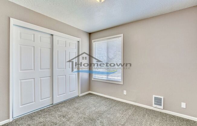 2 beds, 1 bath, 896 sqft, $1,400, Unit Unit 3