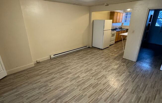 2 beds, 1 bath, $1,350, Unit Unit 1