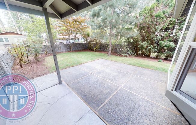 Lake Oswego! Lake Grove Ranch, Beautiful Outdoor Living Space, Park Like Setting! Single Level Ranch Style