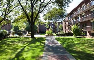 Quincy Commons Courtyard 