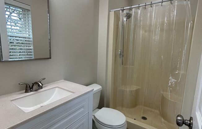 4 beds, 2.5 baths, $3,200