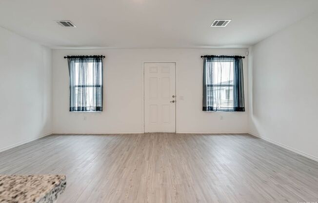 Super cute 3 Bedroom 2 Bath Home Southside San Antonio Area