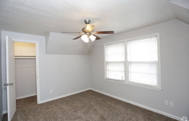 3 beds, 1.5 baths, 1,064 sqft, $1,480, Unit 5425 Plaza Lane