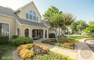 6351 Oakmont Blvd