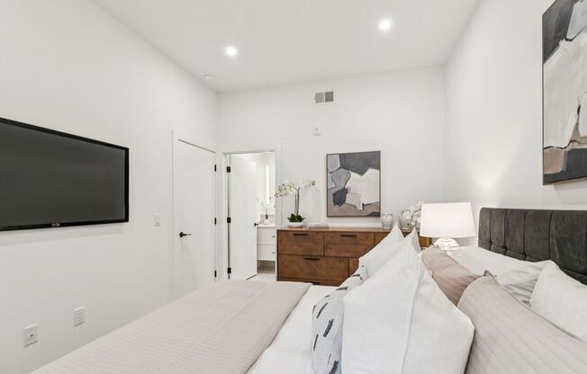 2 beds, 2 baths, 1,100 sqft, $2,842, Unit 222