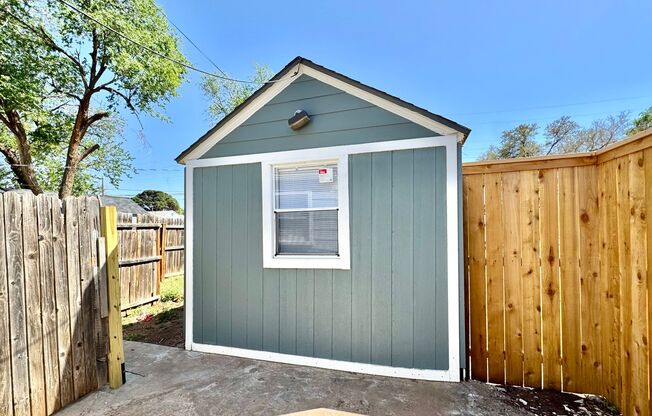 1 bed, 1 bath, 516 sqft, $600, Unit 2305 27th - Rear