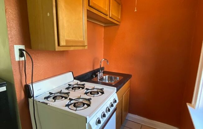 Studio, 1 bath, $675, Unit 24