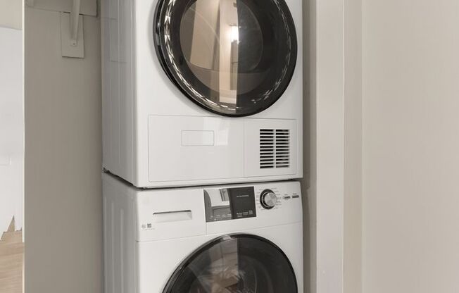 3 beds, 2 baths, 1,250 sqft, $2,800, Unit 101