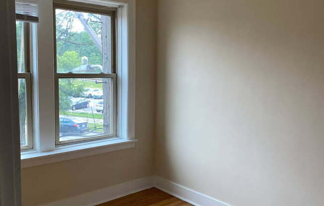 1729 W 91 ST