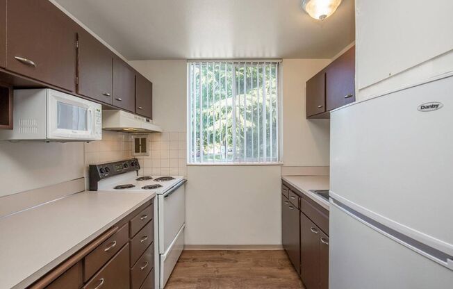 Studio, 1 bath, 424 sqft, $1,270, Unit 101