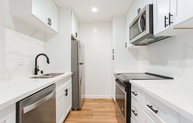 1 bed, 1 bath, 690 sqft, $2,995, Unit 116