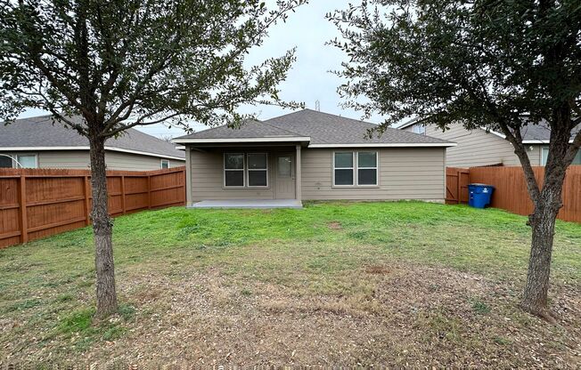 Nice 3/2 Home Available for Immediate Move In!