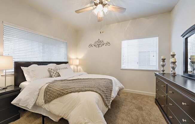 Live in Cozy Bedrooms at Park Ridge Apartments, Fresno, CA 93711