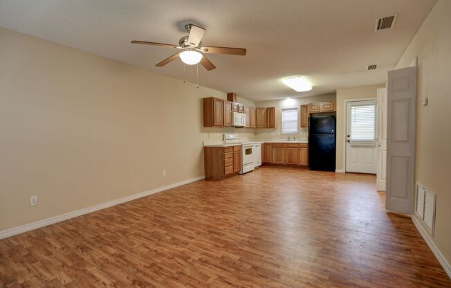 2bd/2ba Duplex! MOVE IN TODAY! 1/2 OFF THE FIRST FULL MONTH!