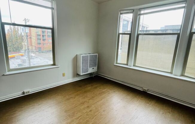 Studio, 1 bath, 450 sqft, $1,450, Unit 318